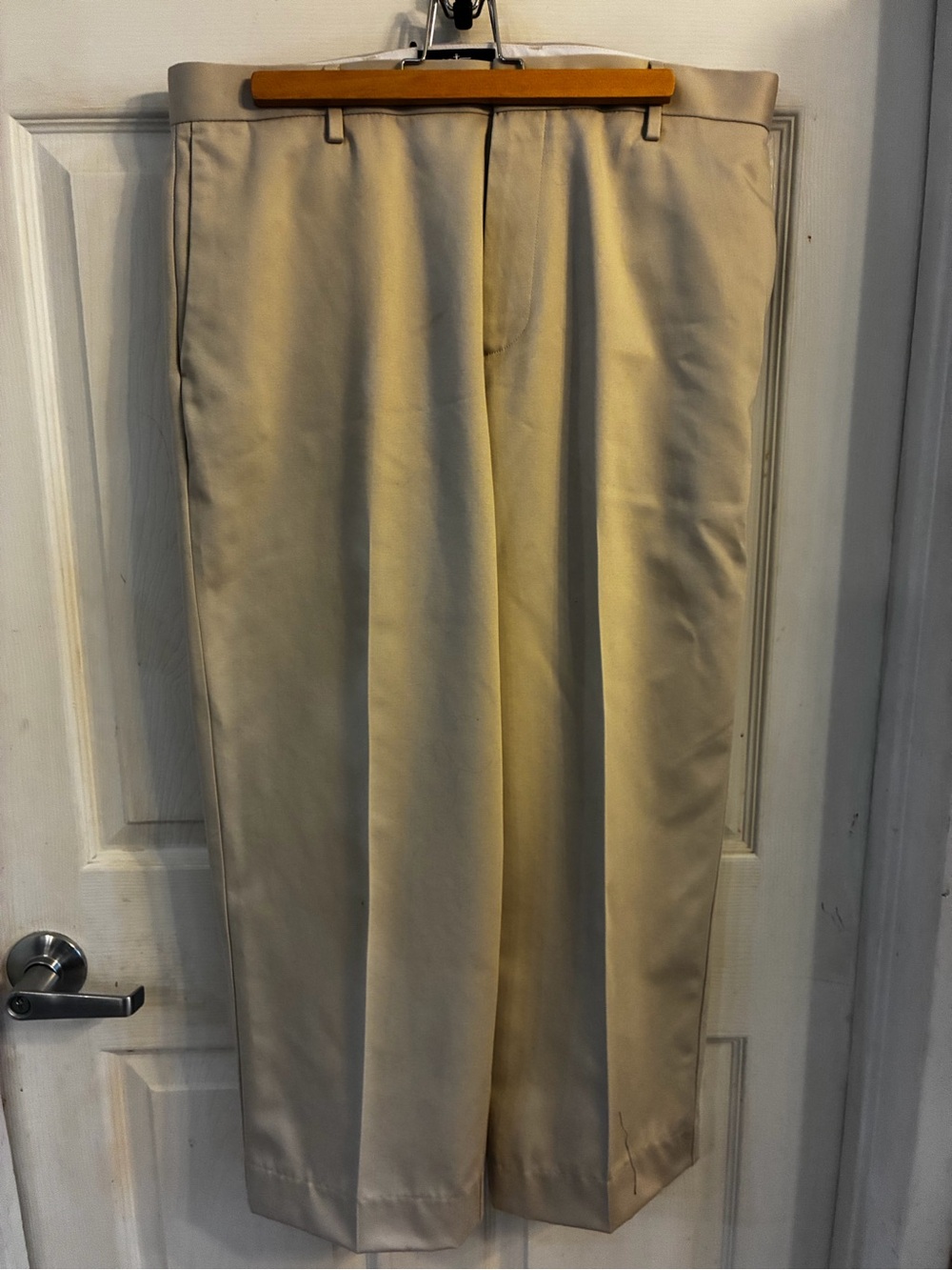 Dockers Men's Pleated Dress Pants in Khaki Beige, Size: 34 X 30